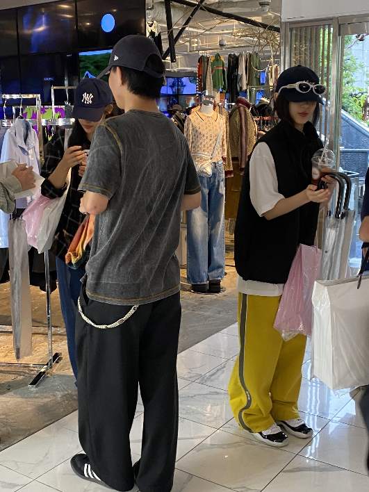 时尚宠儿 NewJeans，是一场关于 Kpop 的「解构主义」(图30)