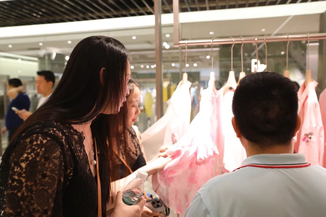 服装产业赴深考察:解码品牌建设与知识产权保护新路径(图6) 服装产业赴深考察:解码品牌建设与知识产权保护新路径(图6)