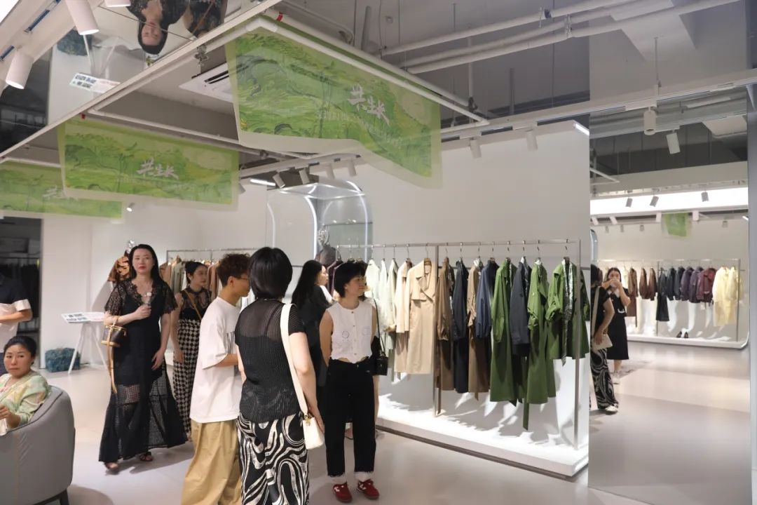服装产业赴深考察:解码品牌建设与知识产权保护新路径(图18) 服装产业赴深考察:解码品牌建设与知识产权保护新路径(图18)