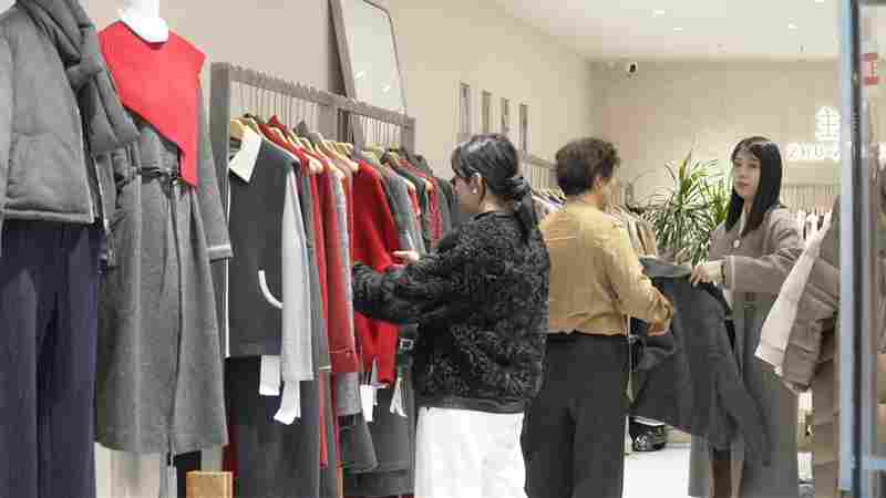 专业服装市场首创零售新规,无理由退货引领服务升级(图3) 专业服装市场首创零售新规,无理由退货引领服务升级(图3)
