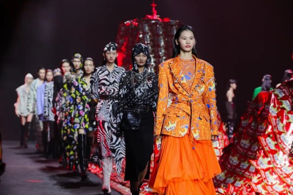 服装实体从业者专属VIP社群解锁,高效对接原创设计资源(图2) 服装实体从业者专属VIP社群解锁,高效对接原创设计资源(图2)