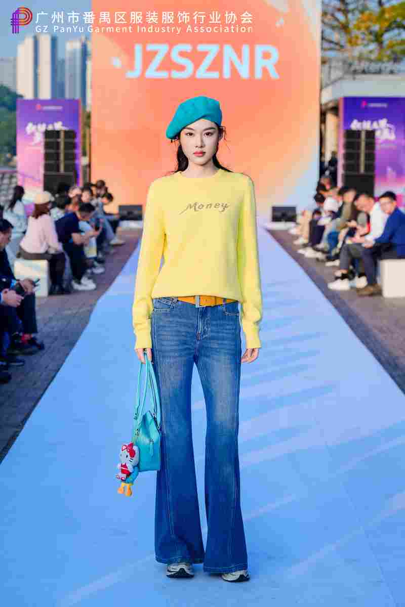 番禺服装服饰行业协会年会召开,共谋时尚产业高质量发展新篇章(图11) 番禺服装服饰行业协会年会召开,共谋时尚产业高质量发展新篇章(图11)
