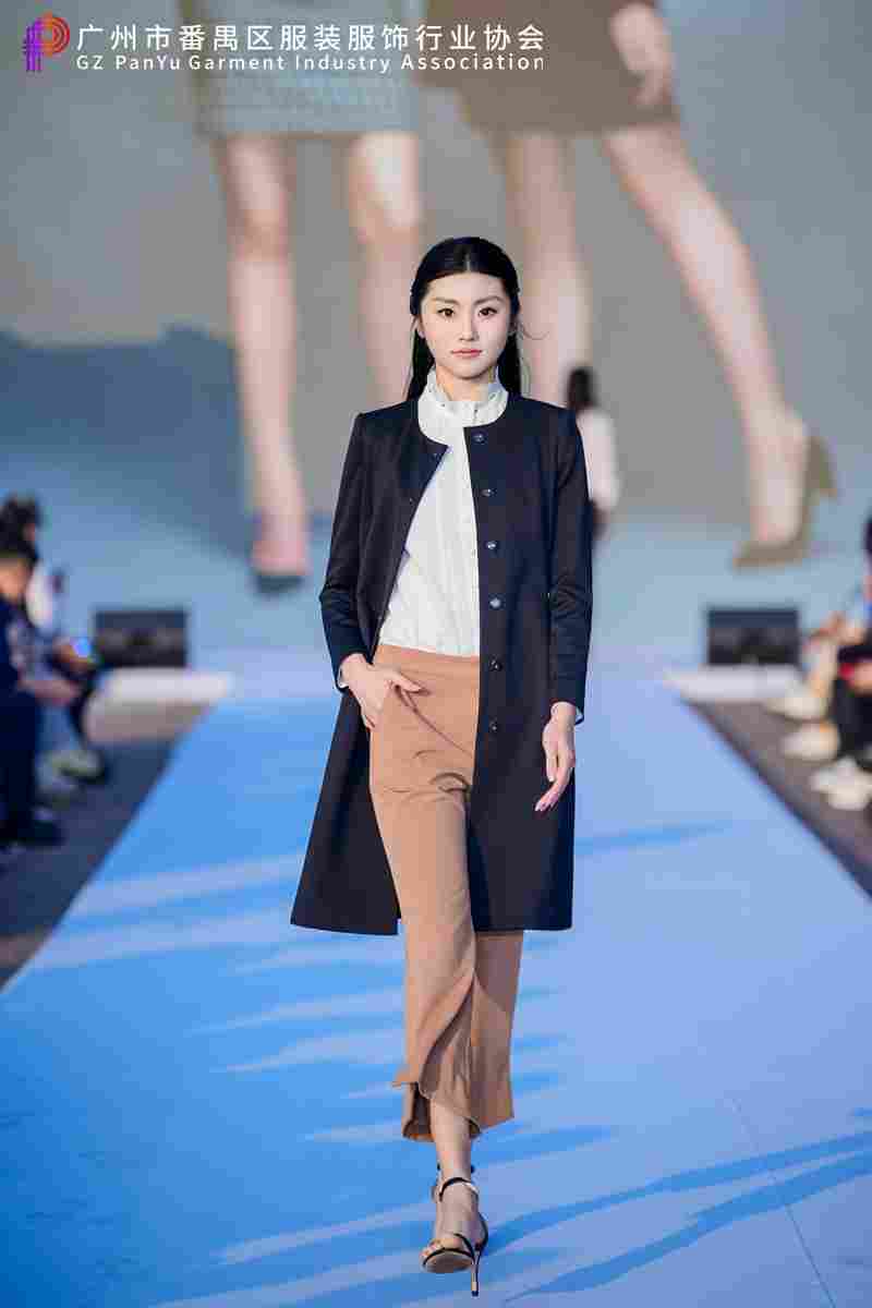 番禺服装服饰行业协会年会召开,共谋时尚产业高质量发展新篇章(图13) 番禺服装服饰行业协会年会召开,共谋时尚产业高质量发展新篇章(图13)