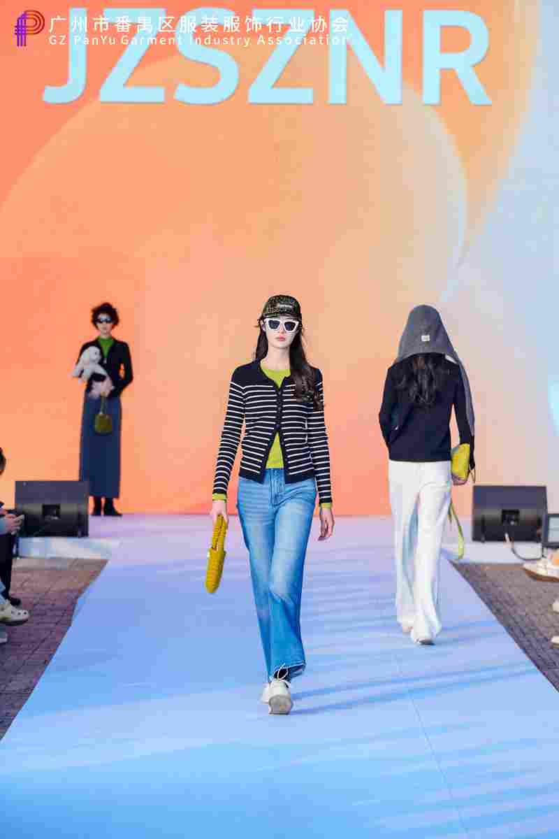 番禺服装服饰行业协会年会召开,共谋时尚产业高质量发展新篇章(图19) 番禺服装服饰行业协会年会召开,共谋时尚产业高质量发展新篇章(图19)