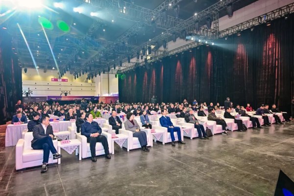 2026河南服装大会圆满收官|服装产业融合发展全攻略(图3) 2026河南服装大会圆满收官|服装产业融合发展全攻略(图3)