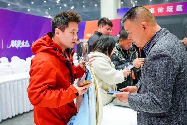 百余家面料商入豫织网|打通供需关键环驱动服装升级(图6) 百余家面料商入豫织网|打通供需关键环驱动服装升级(图6)