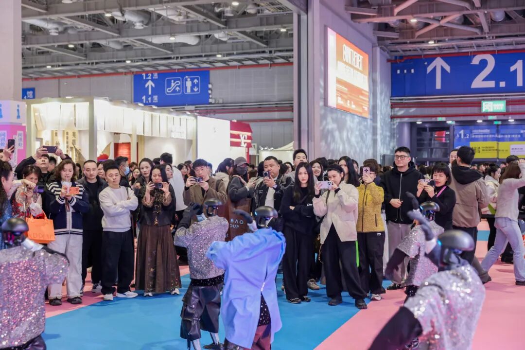 高端女装源头供应链展|九天展馆引领时尚新高度(图4) 高端女装源头供应链展|九天展馆引领时尚新高度(图4)