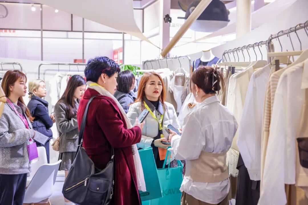高端女装源头供应链展|九天展馆引领时尚新高度(图17) 高端女装源头供应链展|九天展馆引领时尚新高度(图17)