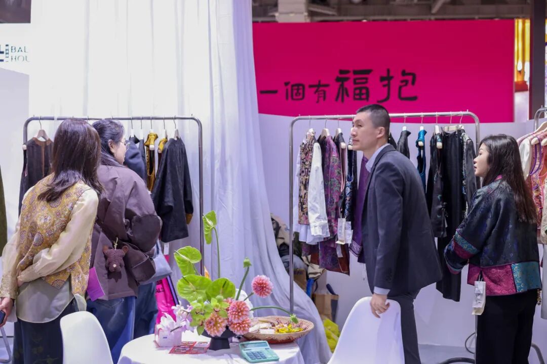 高端女装源头供应链展|九天展馆引领时尚新高度(图18) 高端女装源头供应链展|九天展馆引领时尚新高度(图18)