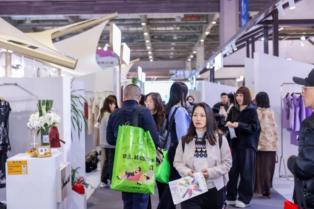 高端女装源头供应链展|九天展馆引领时尚新高度(图19) 高端女装源头供应链展|九天展馆引领时尚新高度(图19)