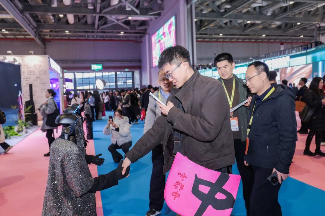 高端女装源头供应链展|九天展馆引领时尚新高度(图32) 高端女装源头供应链展|九天展馆引领时尚新高度(图32)