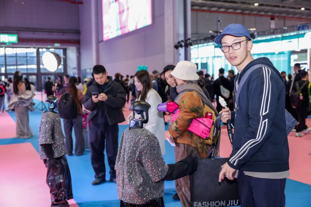 高端女装源头供应链展|九天展馆引领时尚新高度(图34) 高端女装源头供应链展|九天展馆引领时尚新高度(图34)
