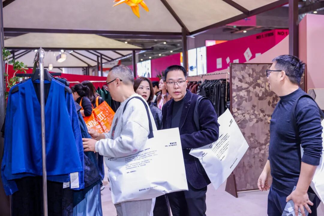 高端女装源头供应链展|九天展馆引领时尚新高度(图40) 高端女装源头供应链展|九天展馆引领时尚新高度(图40)