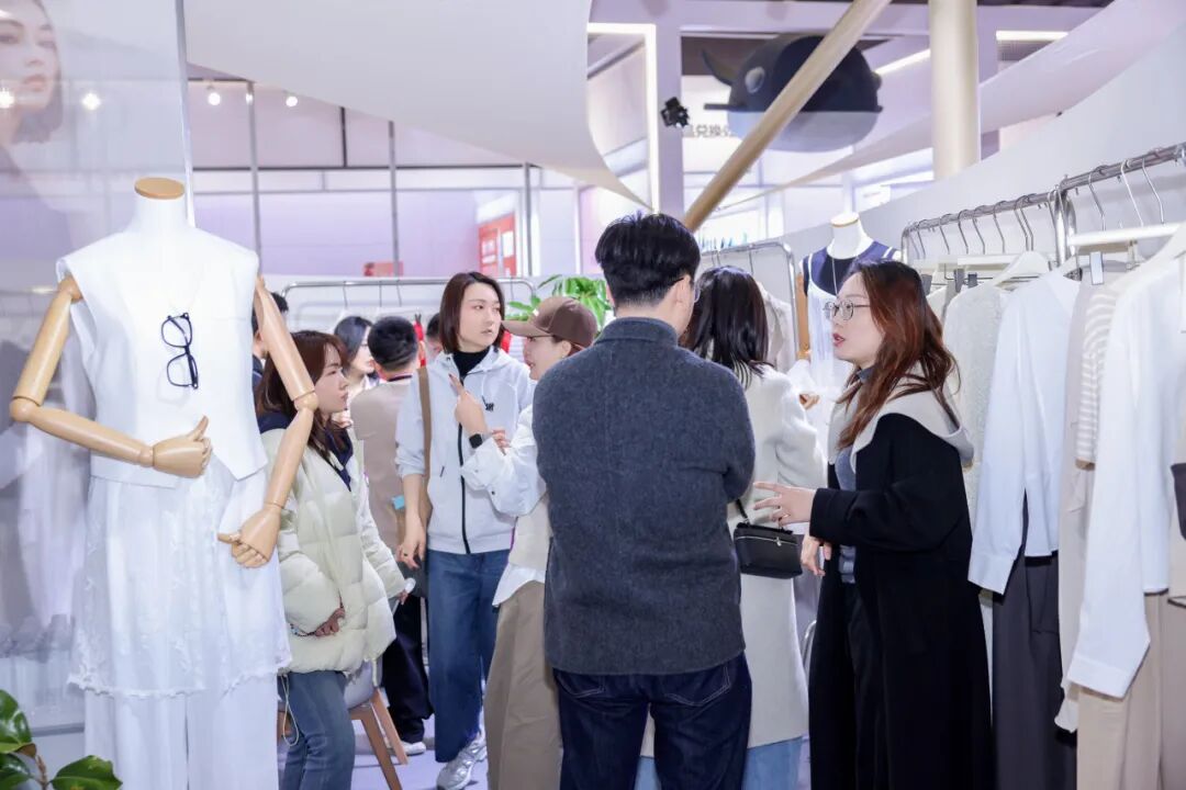 高端女装源头供应链展|九天展馆引领时尚新高度(图41) 高端女装源头供应链展|九天展馆引领时尚新高度(图41)