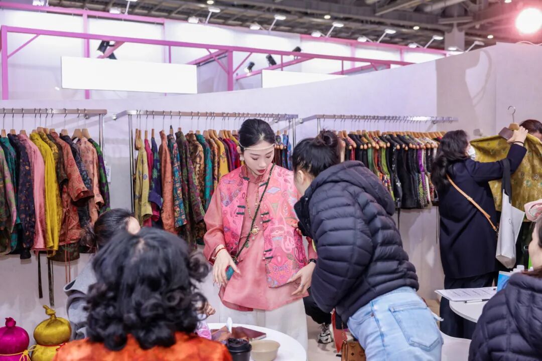 高端女装源头供应链展|九天展馆引领时尚新高度(图44) 高端女装源头供应链展|九天展馆引领时尚新高度(图44)