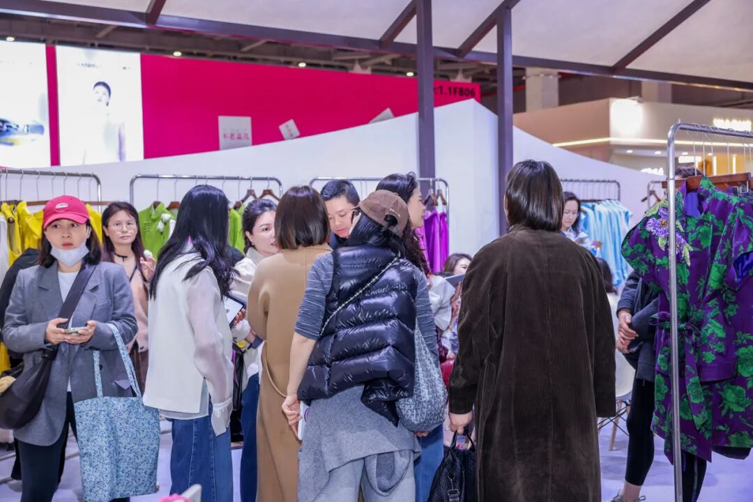 高端女装源头供应链展|九天展馆引领时尚新高度(图46) 高端女装源头供应链展|九天展馆引领时尚新高度(图46)