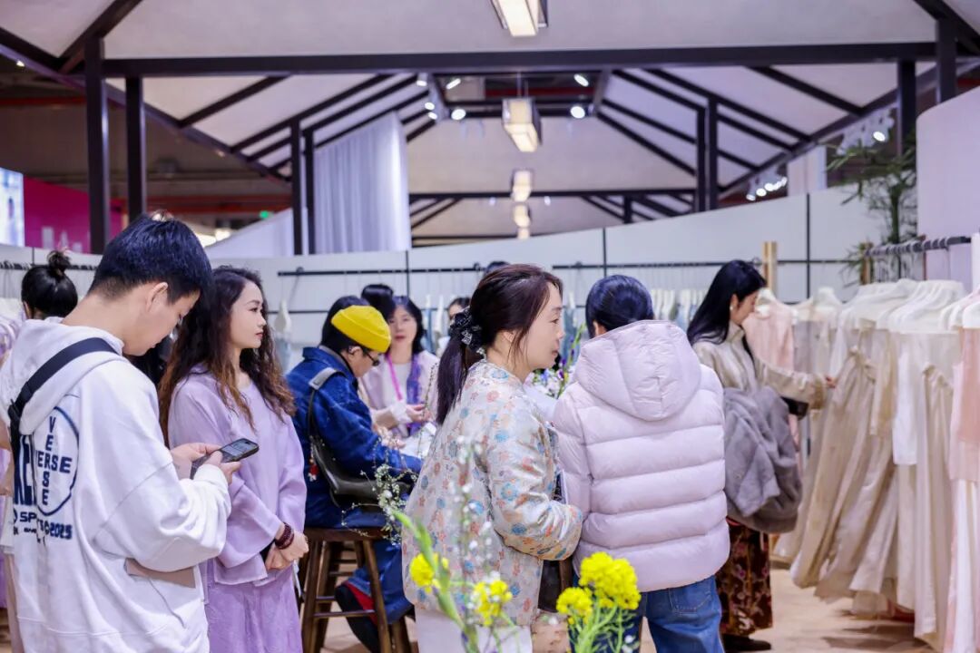 高端女装源头供应链展|九天展馆引领时尚新高度(图47) 高端女装源头供应链展|九天展馆引领时尚新高度(图47)