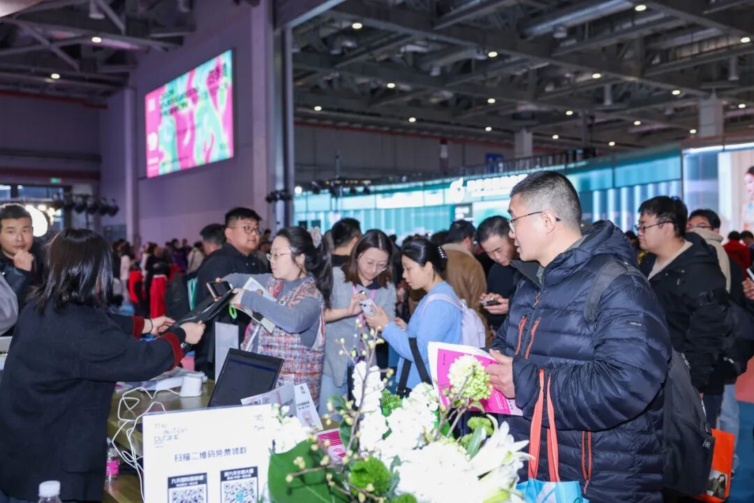 高端女装源头供应链展|九天展馆引领时尚新高度(图52) 高端女装源头供应链展|九天展馆引领时尚新高度(图52)