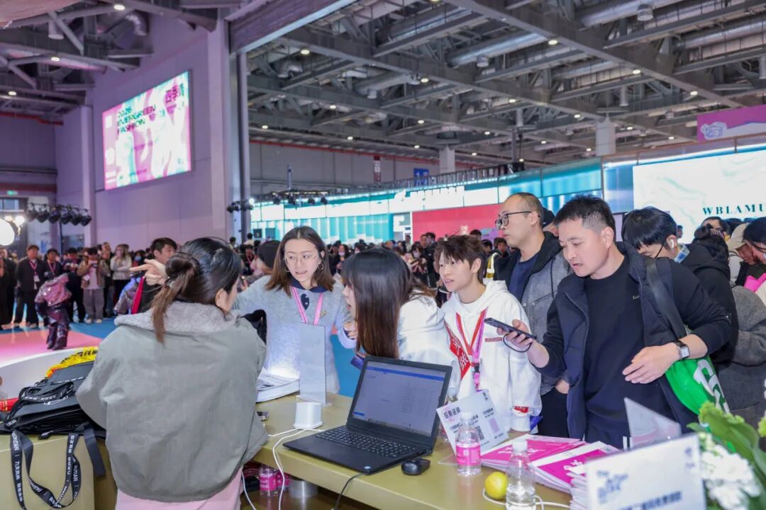 高端女装源头供应链展|九天展馆引领时尚新高度(图53) 高端女装源头供应链展|九天展馆引领时尚新高度(图53)