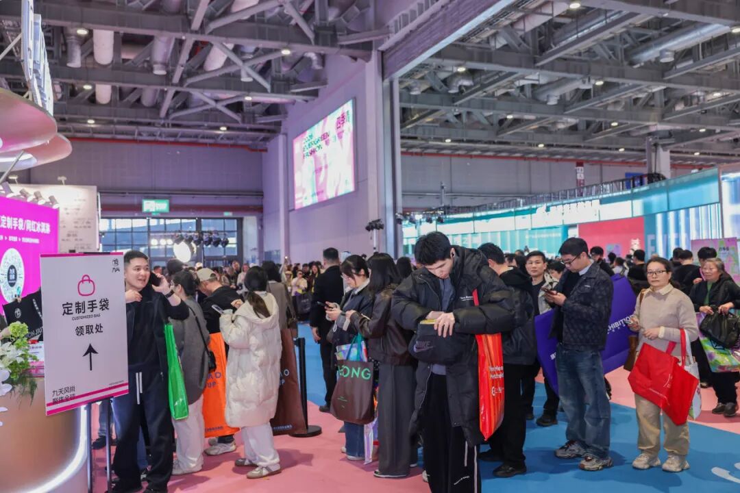 高端女装源头供应链展|九天展馆引领时尚新高度(图54) 高端女装源头供应链展|九天展馆引领时尚新高度(图54)