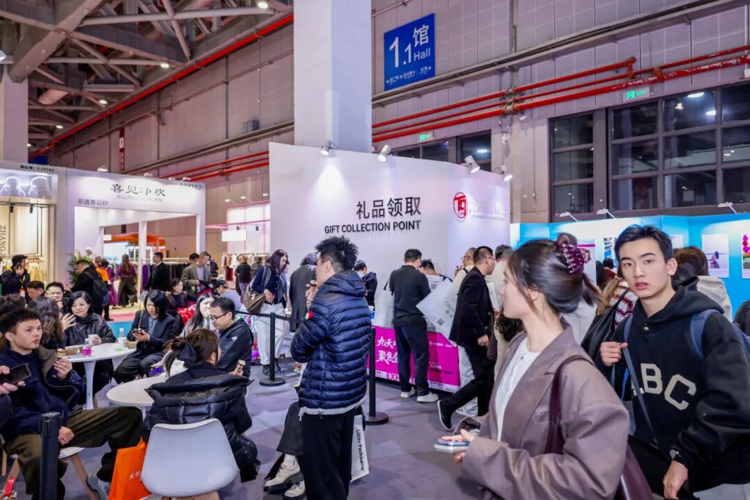 高端女装源头供应链展|九天展馆引领时尚新高度(图56) 高端女装源头供应链展|九天展馆引领时尚新高度(图56)