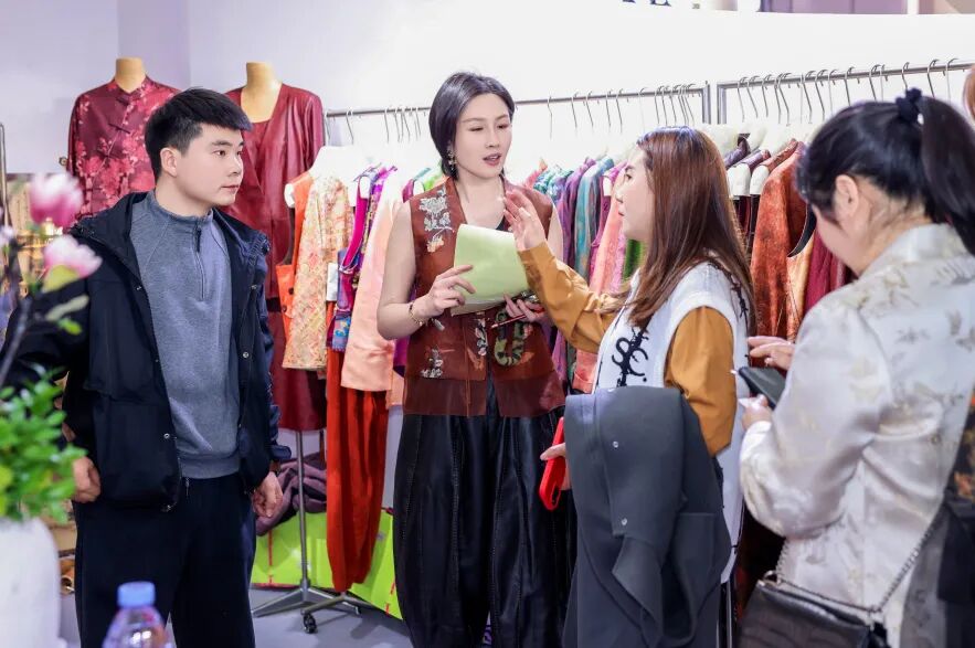 高端女装展洽会全攻略|商贸火爆资源高效汇聚(图16) 高端女装展洽会全攻略|商贸火爆资源高效汇聚(图16)