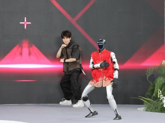 四季青CHIC2026亮相:打造中国时尚全球影响力全攻略(图5) 四季青CHIC2026亮相:打造中国时尚全球影响力全攻略(图5)