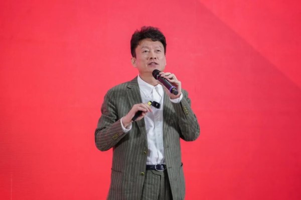 时尚消费新逻辑解码|2026服装产业增长路径全攻略(图7) 时尚消费新逻辑解码|2026服装产业增长路径全攻略(图7)