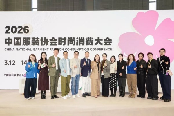 时尚消费新逻辑解码|2026服装产业增长路径全攻略(图9) 时尚消费新逻辑解码|2026服装产业增长路径全攻略(图9)
