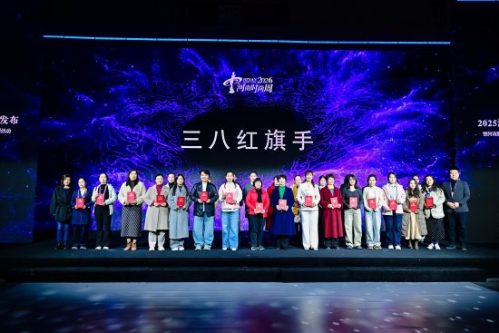 河南服装大会圆满落幕|时尚产业盛会收官全攻略(图10) 河南服装大会圆满落幕|时尚产业盛会收官全攻略(图10)
