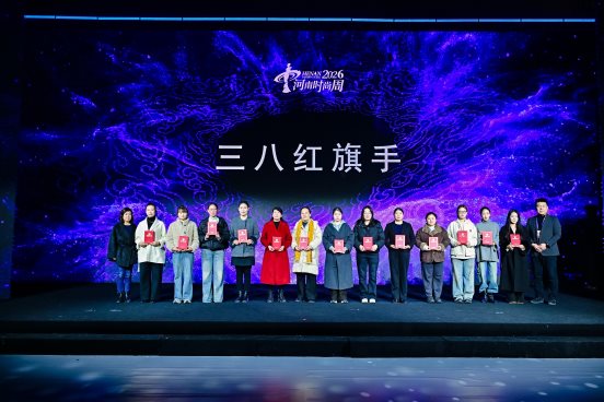 河南服装大会圆满落幕|时尚产业盛会收官全攻略(图11) 河南服装大会圆满落幕|时尚产业盛会收官全攻略(图11)