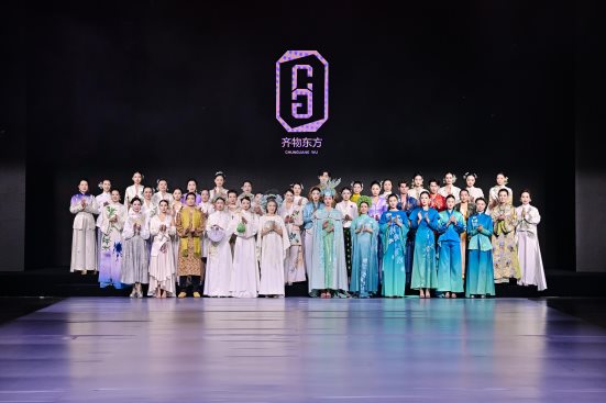 河南服装大会圆满落幕|时尚产业盛会收官全攻略(图16) 河南服装大会圆满落幕|时尚产业盛会收官全攻略(图16)