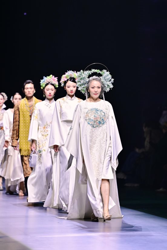 河南服装大会圆满落幕|时尚产业盛会收官全攻略(图17) 河南服装大会圆满落幕|时尚产业盛会收官全攻略(图17)