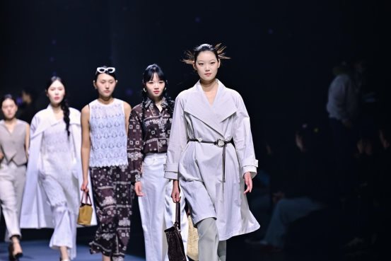 双面绽放:河南服装产业与文化共生发展全攻略(图9) 双面绽放:河南服装产业与文化共生发展全攻略(图9)