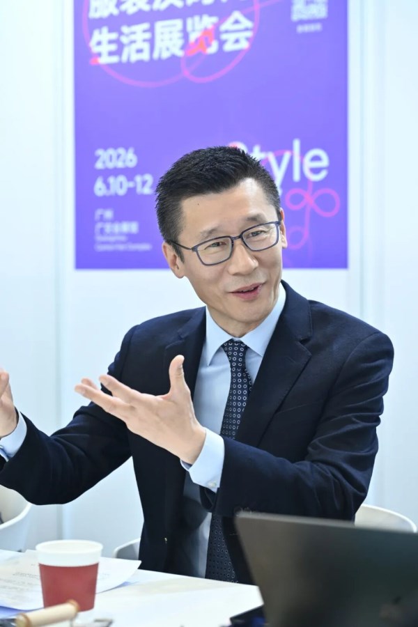 中国服装产业如何在变革中前行|春季CHIC2026洞察(图2) 中国服装产业如何在变革中前行|春季CHIC2026洞察(图2)