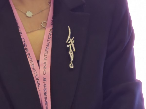 国风服饰崛起之路｜从宋锦到香云纱的时尚变革(图13)