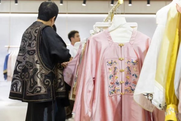 服装产业品牌锻造关键期|绿色转型与文化创新全攻略(图4) 服装产业品牌锻造关键期|绿色转型与文化创新全攻略(图4)