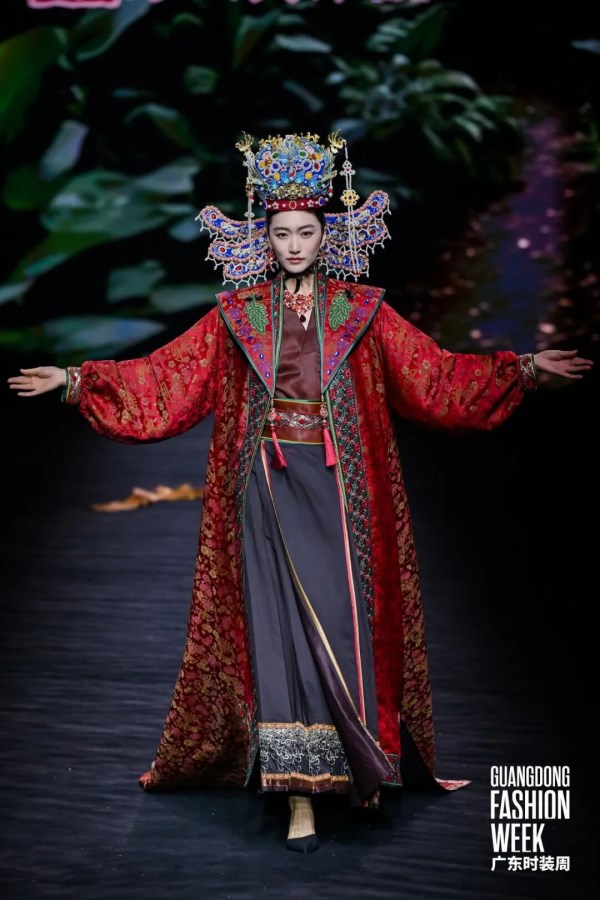 非遗焕新时尚:广东香云纱品牌集中展示推广活动圆满举办(图5) 非遗焕新时尚:广东香云纱品牌集中展示推广活动圆满举办(图5)