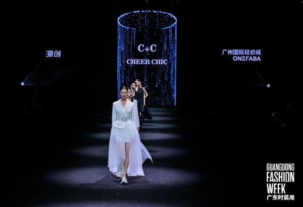 广州原创品牌C+C登陆广东时装周,诠释“女绅士风格”复古美学(图1) 广州原创品牌C+C登陆广东时装周,诠释“女绅士风格”复古美学(图1)