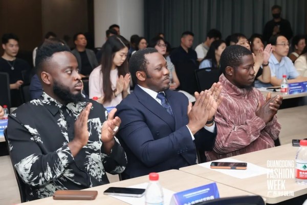 广东纺织服装及鞋类行业联盟专题推介活动成功举办,10大外贸基地共拓非洲市场(图2) 广东纺织服装及鞋类行业联盟专题推介活动成功举办,10大外贸基地共拓非洲市场(图2)