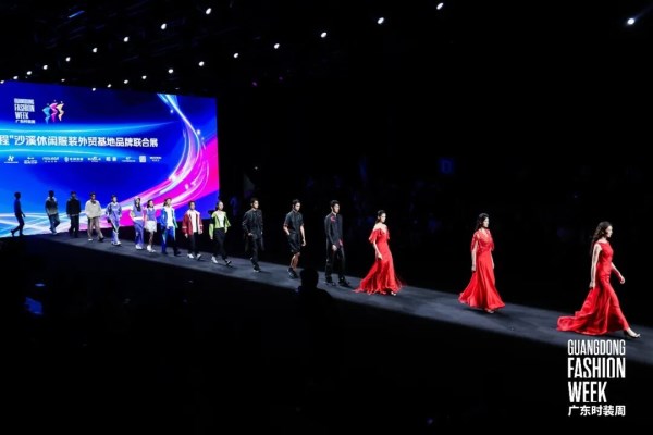 从“村BA”球场到时尚T台:沙溪镇跨界玩转广东时装周,秀出产业新活力(图23) 从“村BA”球场到时尚T台:沙溪镇跨界玩转广东时装周,秀出产业新活力(图23)