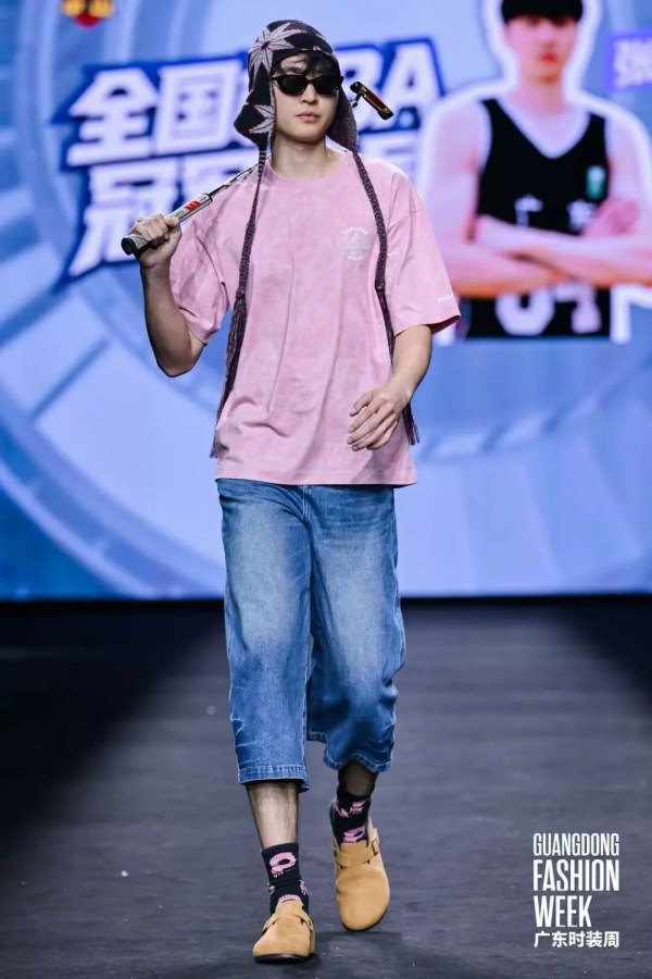 从“村BA”球场到时尚T台:沙溪镇跨界玩转广东时装周,秀出产业新活力(图31) 从“村BA”球场到时尚T台:沙溪镇跨界玩转广东时装周,秀出产业新活力(图31)