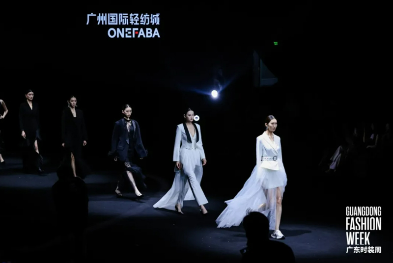 时尚源创・设计赋能|广州国际轻纺城“时尚源创平台”2026原创设计品牌联合发布会闪耀广东时装周(图2) 时尚源创・设计赋能|广州国际轻纺城“时尚源创平台”2026原创设计品牌联合发布会闪耀广东时装周(图2)