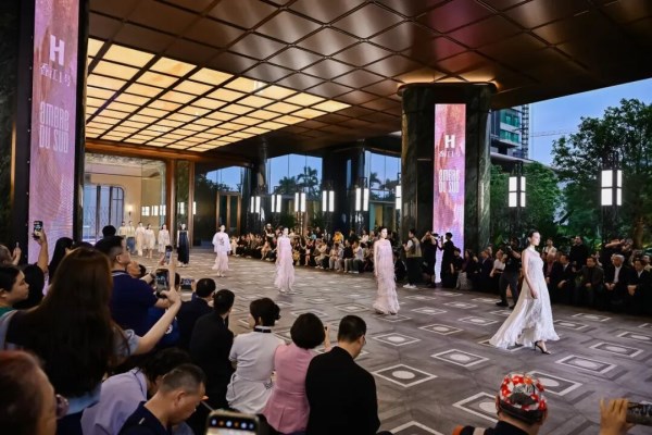 金顶奖设计师领衔、非遗焕新!香江1号首秀演绎东方美学当代新生(图1) 金顶奖设计师领衔、非遗焕新!香江1号首秀演绎东方美学当代新生(图1)