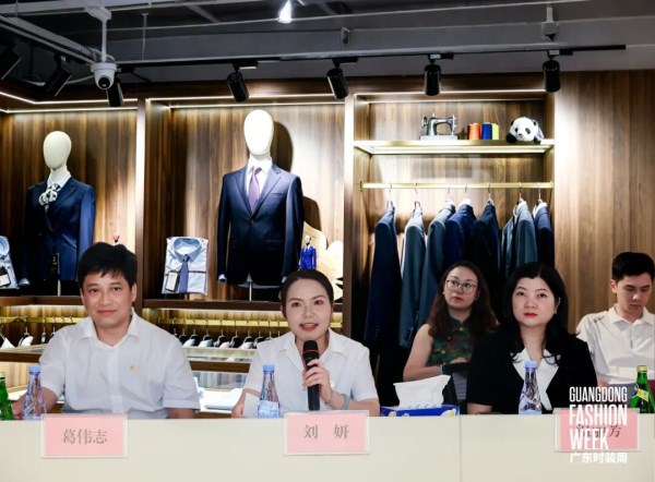 从“单打独斗”到“全链协同”:广东服装定制产业寻求规范化破局之道(图2) 从“单打独斗”到“全链协同”:广东服装定制产业寻求规范化破局之道(图2)