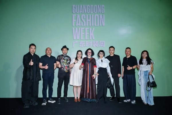 守艺为根,创潮为翼:广东服装设计师嘉年华落幕 开启“文化+设计”新篇章(图8) 守艺为根,创潮为翼:广东服装设计师嘉年华落幕 开启“文化+设计”新篇章(图8)