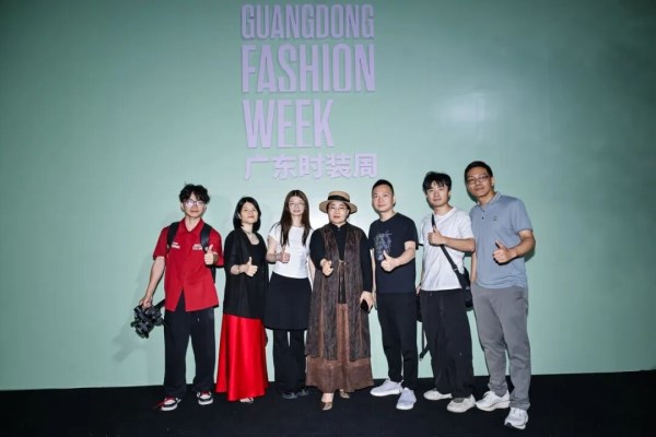守艺为根,创潮为翼:广东服装设计师嘉年华落幕 开启“文化+设计”新篇章(图9) 守艺为根,创潮为翼:广东服装设计师嘉年华落幕 开启“文化+设计”新篇章(图9)
